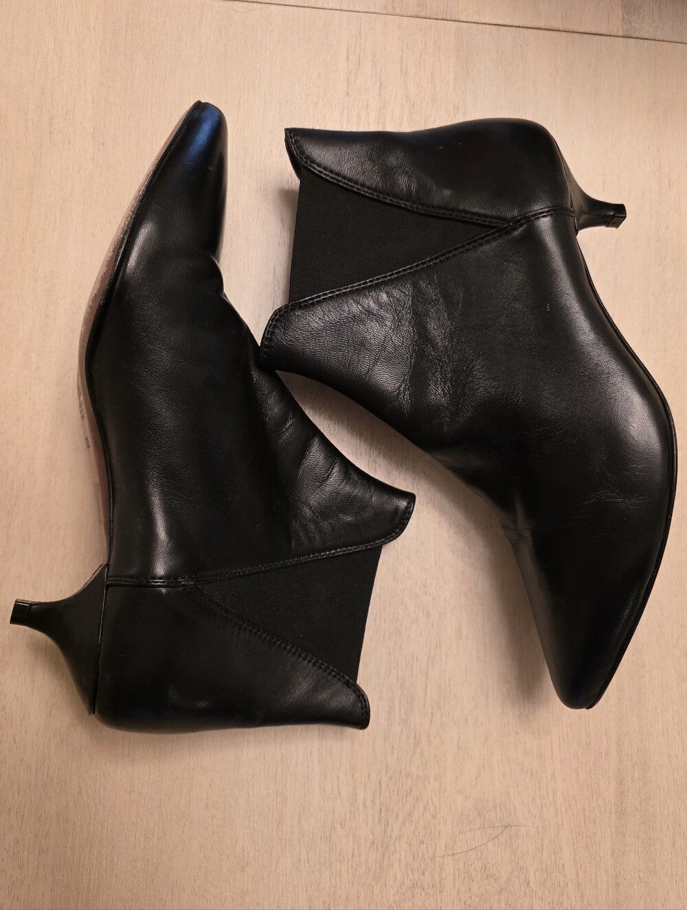 AGL Kitten Heel Point Toe Boots